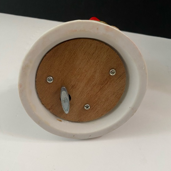 Vintage Christmas Bear Wind Up Musical Figure” The First Noel” - Picture 9 of 10